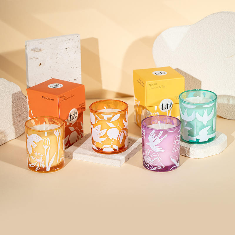 Classic round cup scented candle with paper figure printing