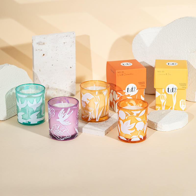 Classic round cup scented candle with paper figure printing