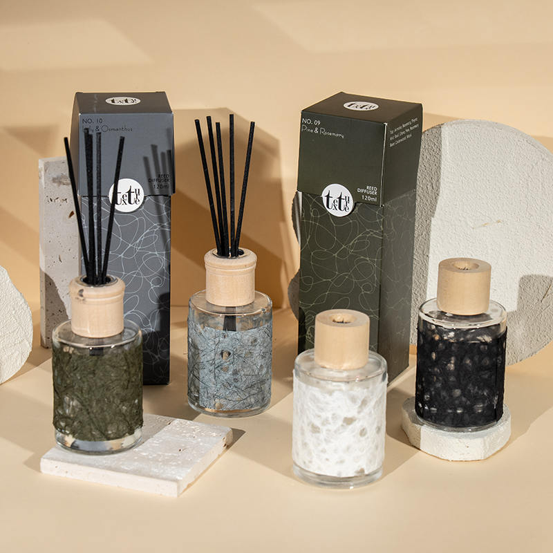 Classic round glass bottle with wooden cover in nice paper deco  reed diffuser-home fragrance vendor