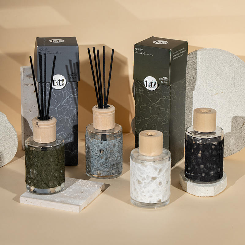 Classic round glass bottle with wooden cover in nice paper deco  reed diffuser-home fragrance vendor