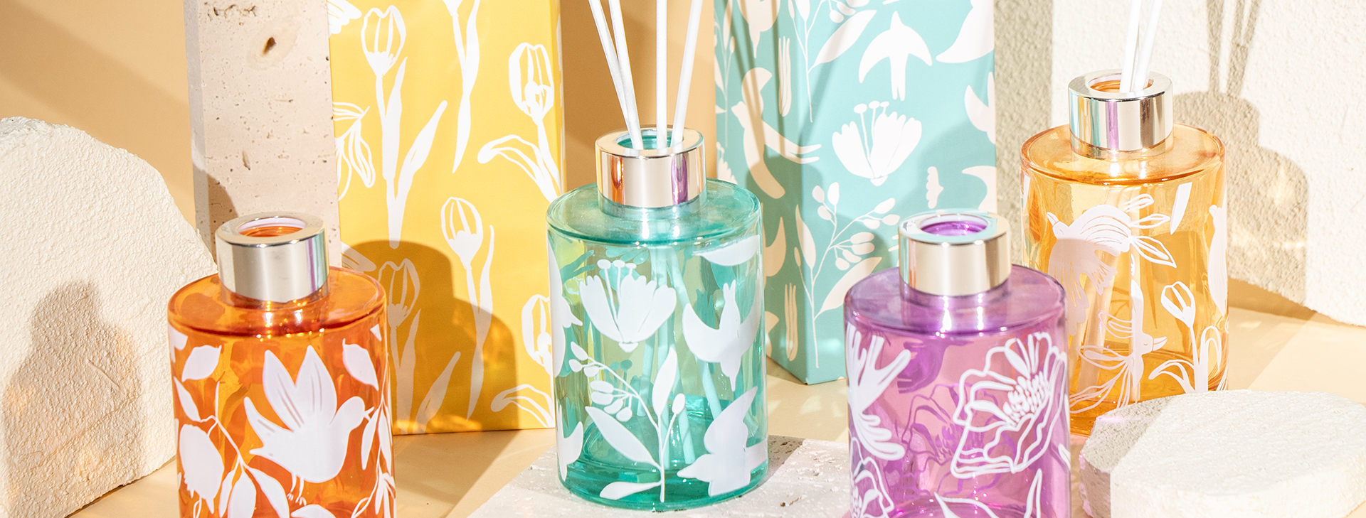 Classic round cup scented candle with paper figure printing